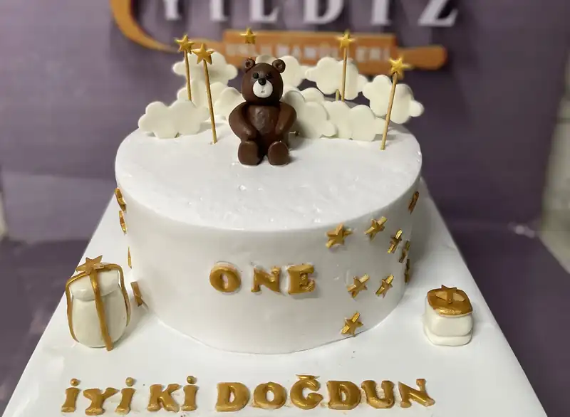 1 Yaş Ayıcıklı Pasta