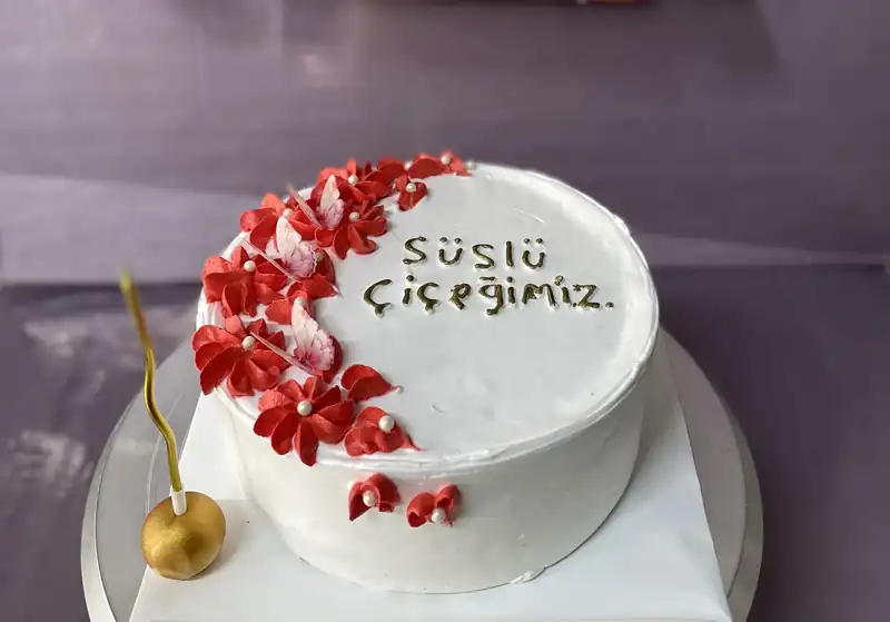 Çiçekli Pasta