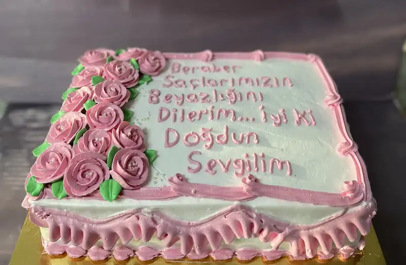 Güllü Pasta Modeli