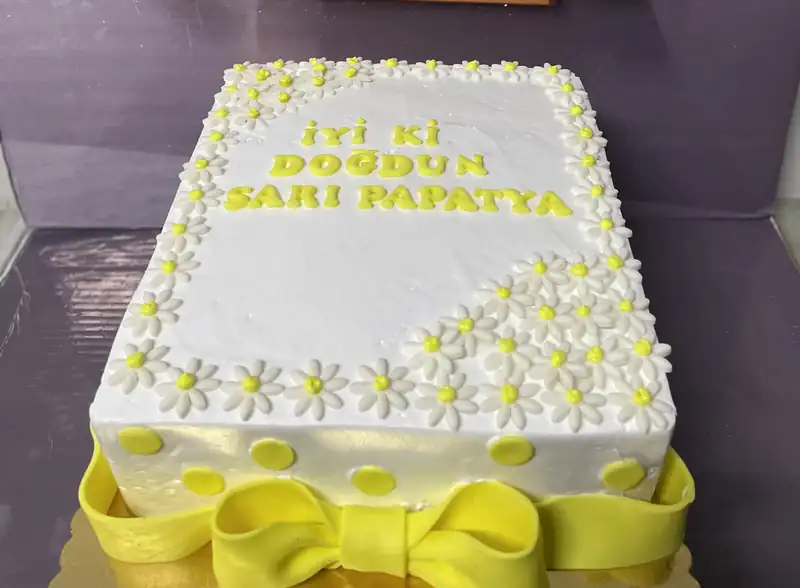 Şeker hamurlu Papatya modelli Pasta 
