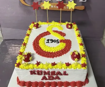 Şeker Hamurlu Galatasaraylı Pasta - Butik Pastalar